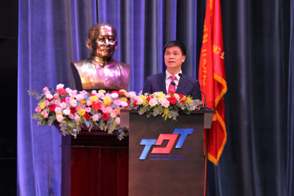 Mr. Ngo Duy Hieu, Vice Chairman of the Vietnam General Confederation of Labour, delivering a directive speech for the new academic year