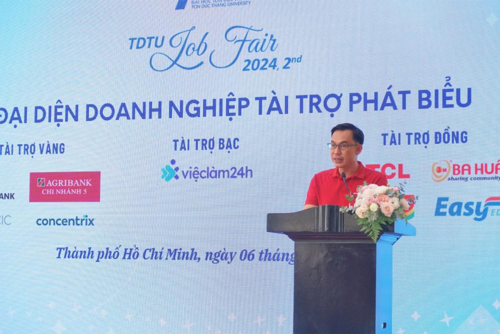 Mr. Nguyen Vinh Loc, Representative of the Board of Directors of Vietnam Bank for Agriculture and Rural Development – Agribank and the sponsoring enterprises, delivering a speech at the Job Fair