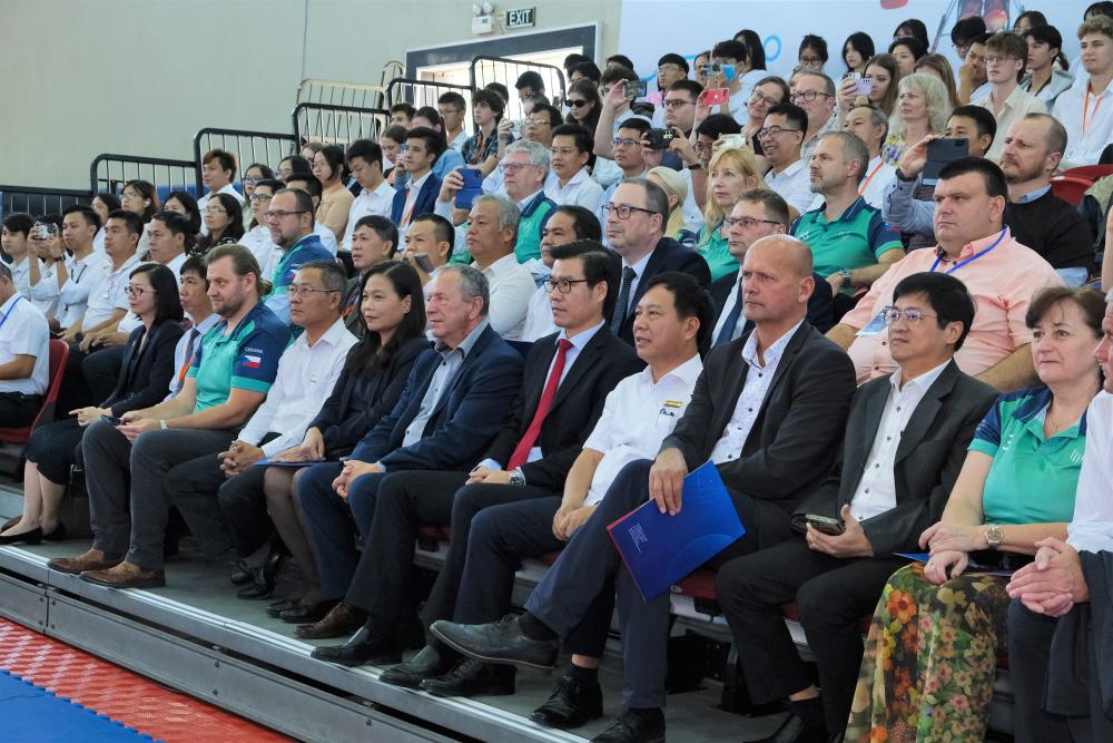 Distinguished guests from associations, national and international universities, as well as representatives from enterprises and organizations, attending the Opening Ceremony