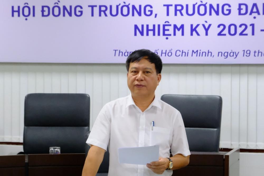 TS. Vũ Anh Đức - Chủ tịch Hội đồng trường TDTU chủ trì kỳ họp