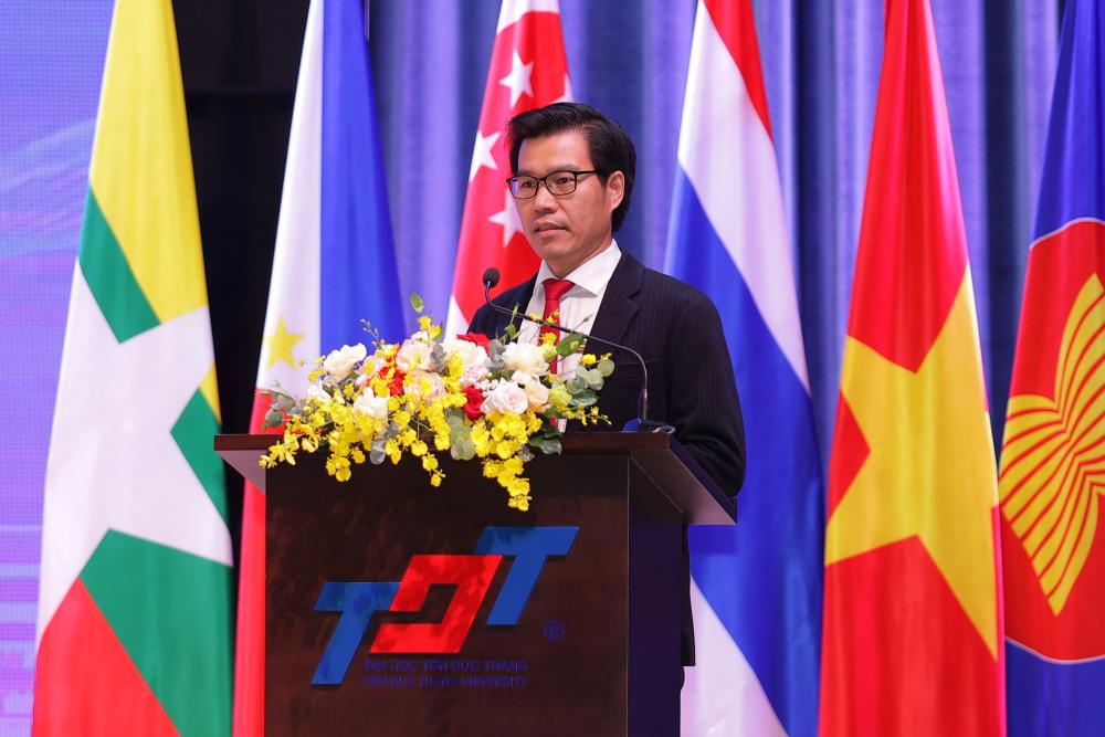 Dr. Tran Trong Dao, TDTU President, delivering a closing speech at the Conference