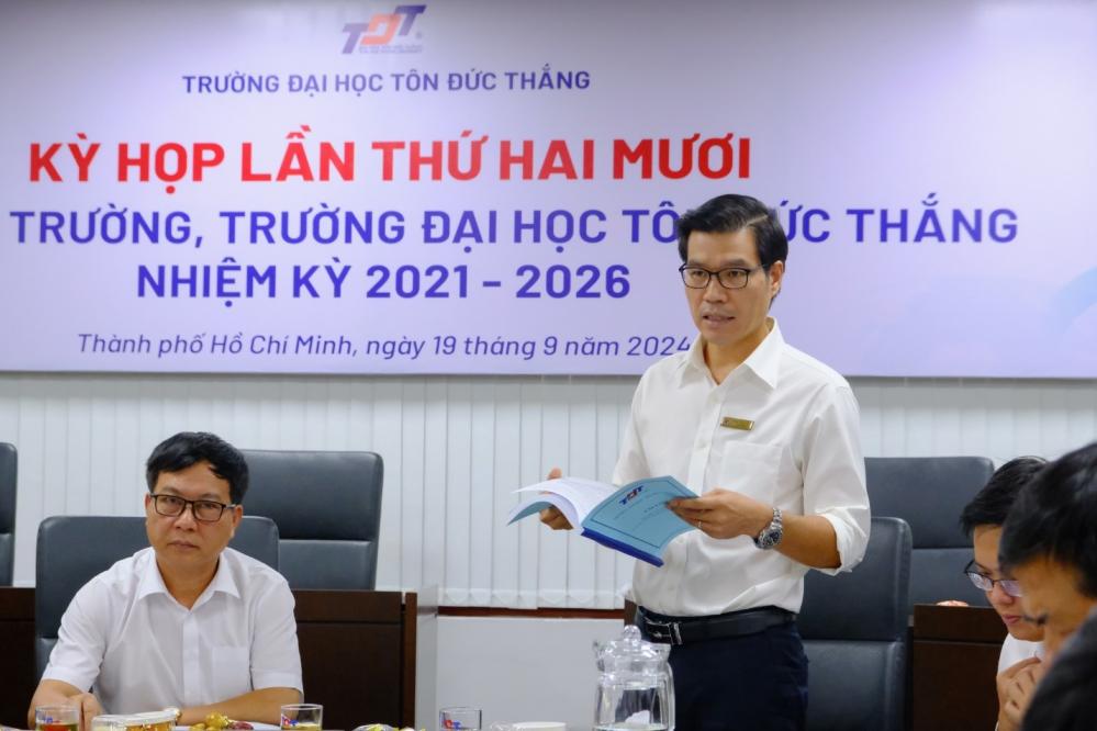 TS. Trần Trọng Đạo - Hiệu trưởng TDTU báo cáo tình hình hoạt động của Nhà trường