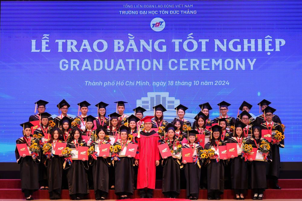 Dr. Tran Trong Dao, President of TDTU, in a photo with excellent graduates