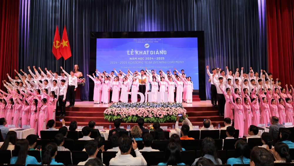 The students of Intake 28 carrying out the oath-taking ceremony