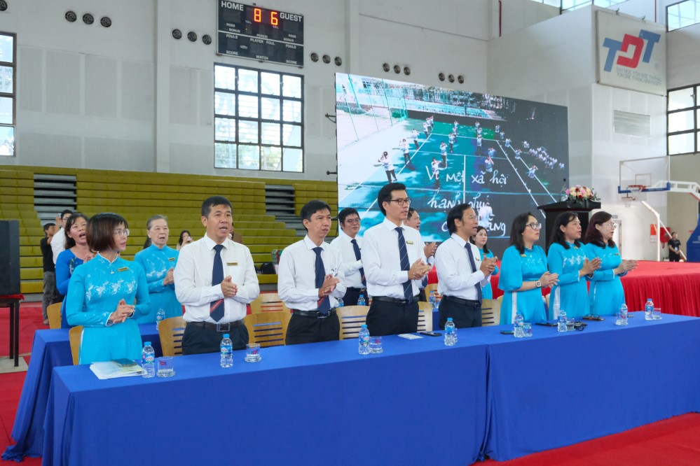 Lecturers and students joining together to sing Ton Duc Thang University March